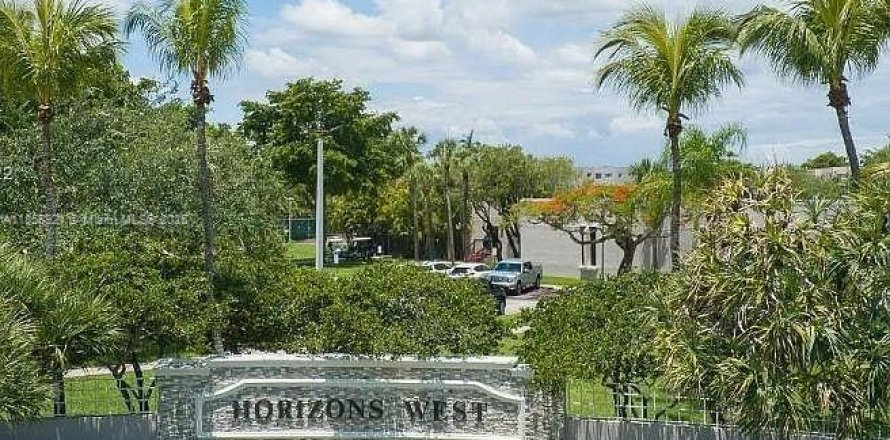 Condominio en Miami, Florida, 3 dormitorios № 1890443
