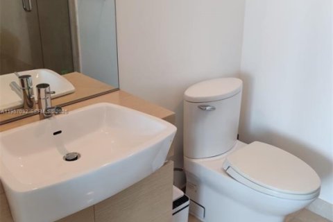 Condominio en alquiler en Miami, Florida, 2 dormitorios, 139.35 m2 № 2011830 - foto 18