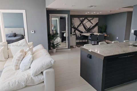 Condominio en alquiler en Miami, Florida, 2 dormitorios, 139.35 m2 № 2011830 - foto 5
