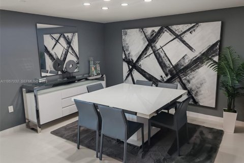 Condominio en alquiler en Miami, Florida, 2 dormitorios, 139.35 m2 № 2011830 - foto 7