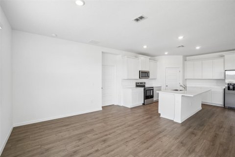 House in Lakeland, Florida 4 bedrooms, 217.02 sq.m. № 2231044 - photo 8