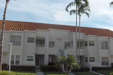 Condominio en alquiler en Saint Petersburg, Florida, 2 dormitorios, 106.37 m2 № 1913032 - foto 1