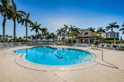 Condominio en alquiler en Saint Petersburg, Florida, 2 dormitorios, 106.37 m2 № 1913032 - foto 10