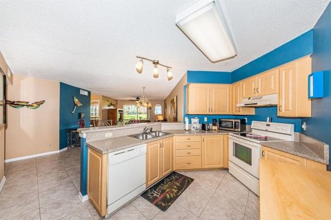 Condominio en alquiler en Saint Petersburg, Florida, 2 dormitorios, 106.37 m2 № 1913032 - foto 6