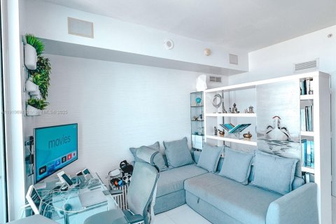 Condo in Miami, Florida, 2 bedrooms  № 2020485 - photo 14
