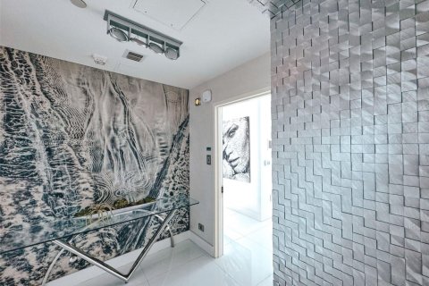 Condo in Miami, Florida, 2 bedrooms  № 2020485 - photo 16