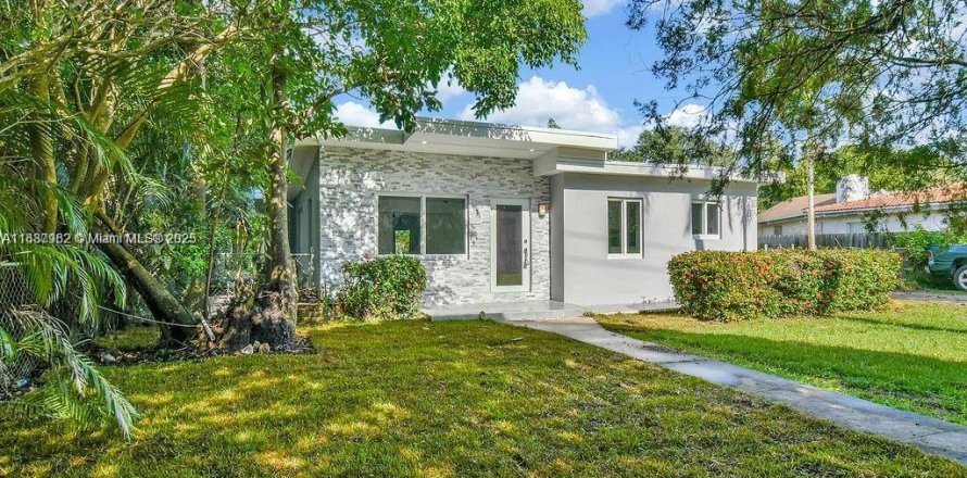 House in South Miami, Florida 3 bedrooms, 126.25 sq.m. № 1943596