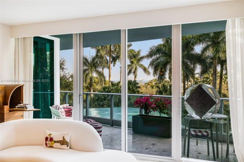 Condominio en venta en Miami, Florida, 3 dormitorios, 245.26 m2 № 2034458 - foto 12