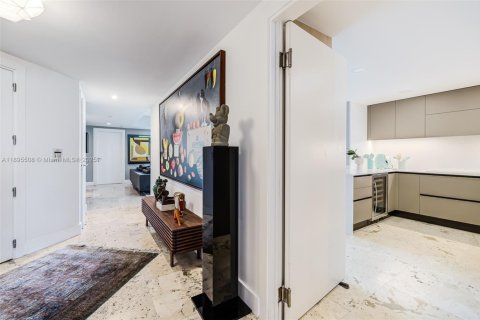 Condominio en venta en Miami, Florida, 3 dormitorios, 245.26 m2 № 2034458 - foto 7