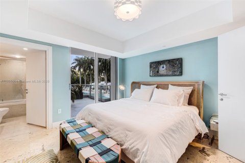Condominio en venta en Miami, Florida, 3 dormitorios, 245.26 m2 № 2034458 - foto 18