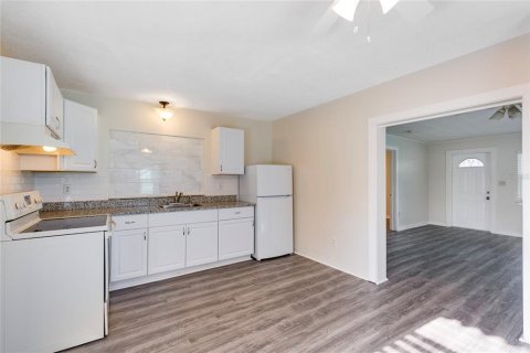 Casa en alquiler en Dunedin, Florida, 1 dormitorio, 75.07 m2 № 1908365 - foto 2