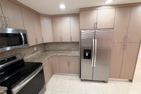 Villa ou maison à vendre à Hollywood, Floride: 4 chambres, 128.58 m2 № 2066288 - photo 10