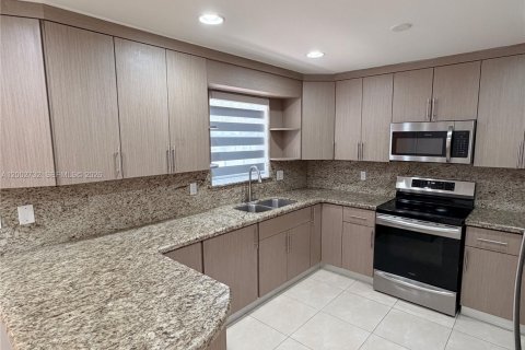 Villa ou maison à vendre à Hollywood, Floride: 4 chambres, 128.58 m2 № 2066288 - photo 9