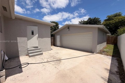 Villa ou maison à vendre à Hollywood, Floride: 4 chambres, 128.58 m2 № 2066288 - photo 3