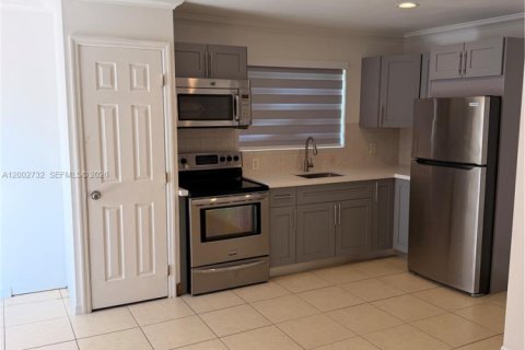 Villa ou maison à vendre à Hollywood, Floride: 4 chambres, 128.58 m2 № 2066288 - photo 25