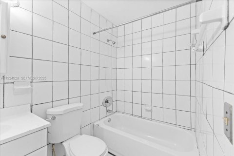 Casa en venta en Lauderhill, Florida, 3 dormitorios, 127.09 m2 № 1982365 - foto 10