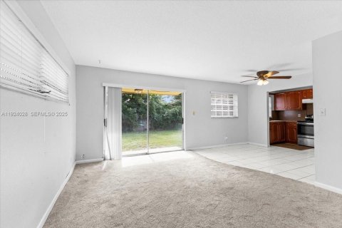 Casa en venta en Lauderhill, Florida, 3 dormitorios, 127.09 m2 № 1982365 - foto 4