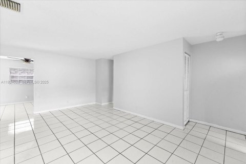 Casa en venta en Lauderhill, Florida, 3 dormitorios, 127.09 m2 № 1982365 - foto 6