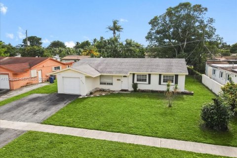 Casa en venta en Lauderhill, Florida, 3 dormitorios, 127.09 m2 № 1982365 - foto 1