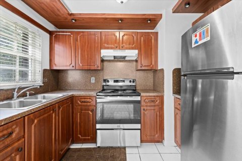 Casa en venta en Lauderhill, Florida, 3 dormitorios, 127.09 m2 № 1982365 - foto 2