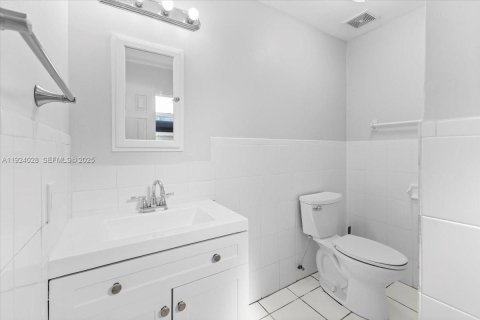 Casa en venta en Lauderhill, Florida, 3 dormitorios, 127.09 m2 № 1982365 - foto 15