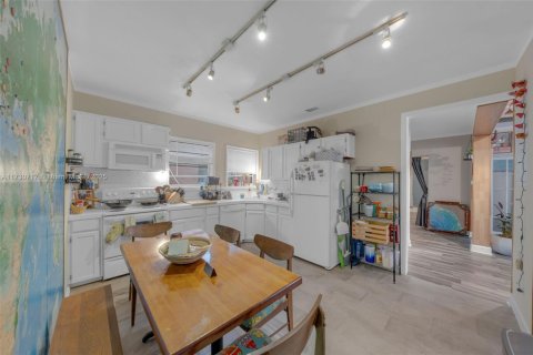 Купить коммерческую недвижимость в Майами-Бич, Флорида № 1729752 - фото 19