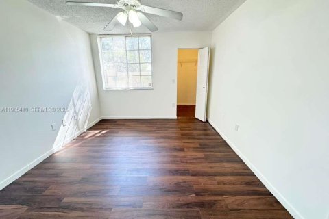 Снять в аренду кондоминиум в Уэст-Палм-Бич, Флорида 3 спальни, 113.81м2, № 2026964 - фото 7