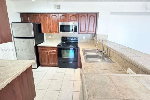 Снять в аренду кондоминиум в Уэст-Палм-Бич, Флорида 3 спальни, 113.81м2, № 2026964 - фото 2