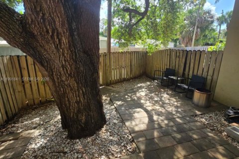 Townhouse in Fort Lauderdale, Florida 2 bedrooms, 145.3 sq.m. № 2062898 - photo 11