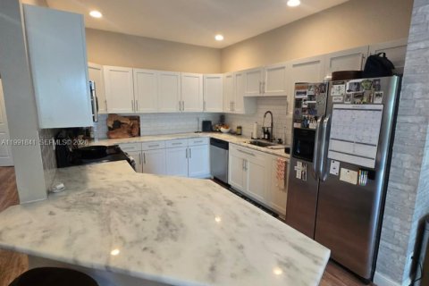 Townhouse in Fort Lauderdale, Florida 2 bedrooms, 145.3 sq.m. № 2062898 - photo 8