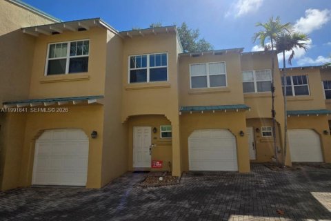Townhouse in Fort Lauderdale, Florida 2 bedrooms, 145.3 sq.m. № 2062898 - photo 2