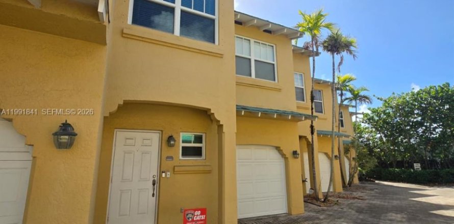 Townhouse in Fort Lauderdale, Florida 2 bedrooms, 145.3 sq.m. № 2062898