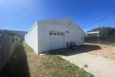Commercial property in Saint Petersburg, Florida 243.78 sq.m. № 2394370 - photo 18