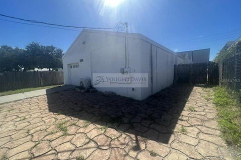 Commercial property in Saint Petersburg, Florida 243.78 sq.m. № 2394370 - photo 17