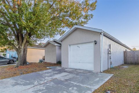 House in Orlando, Florida 3 bedrooms, 109.72 sq.m. № 1539584 - photo 3