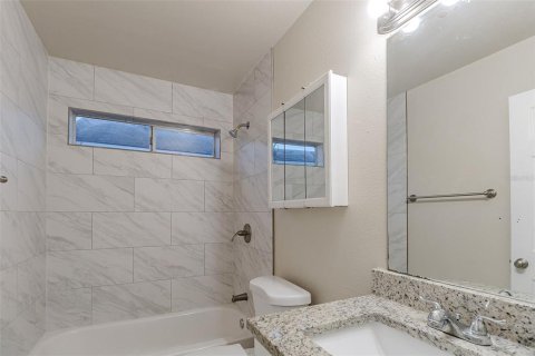 House in Orlando, Florida 3 bedrooms, 109.72 sq.m. № 1539584 - photo 18
