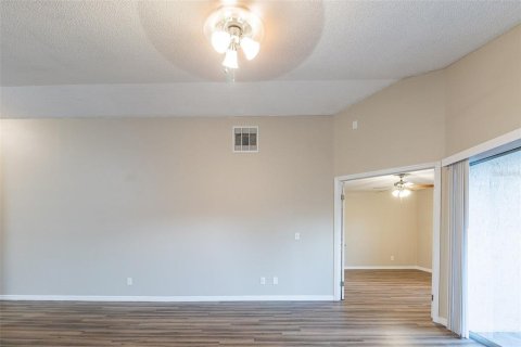 House in Orlando, Florida 3 bedrooms, 109.72 sq.m. № 1539584 - photo 9