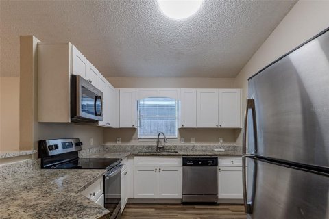 House in Orlando, Florida 3 bedrooms, 109.72 sq.m. № 1539584 - photo 5