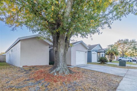 House in Orlando, Florida 3 bedrooms, 109.72 sq.m. № 1539584 - photo 2