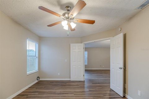 House in Orlando, Florida 3 bedrooms, 109.72 sq.m. № 1539584 - photo 11