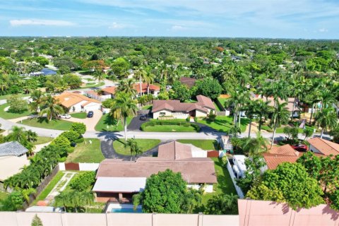 Casa en venta en Miami, Florida, 4 dormitorios, 223.8 m2 № 970250 - foto 1