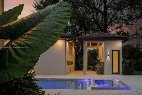 House in Miami, Florida 7 bedrooms, 481.23 sq.m. № 1818461 - photo 20