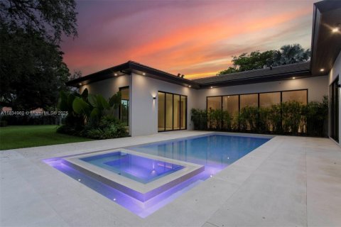 House in Miami, Florida 7 bedrooms, 481.23 sq.m. № 1818461 - photo 19