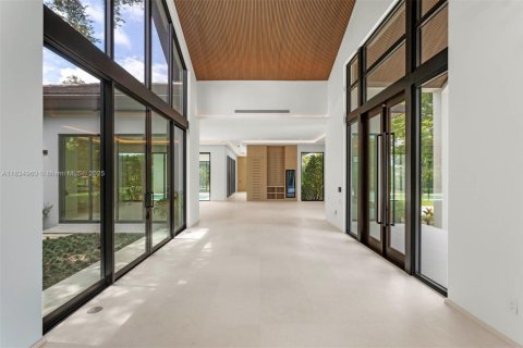 House in Miami, Florida 7 bedrooms, 481.23 sq.m. № 1818461 - photo 14