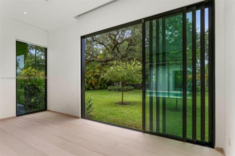 House in Miami, Florida 7 bedrooms, 481.23 sq.m. № 1818461 - photo 10