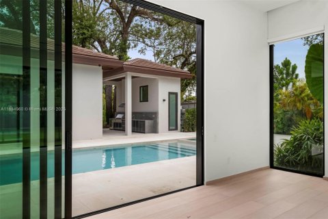 House in Miami, Florida 7 bedrooms, 481.23 sq.m. № 1818461 - photo 16