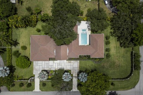 House in Miami, Florida 7 bedrooms, 481.23 sq.m. № 1818461 - photo 25