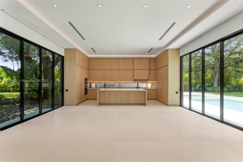 House in Miami, Florida 7 bedrooms, 481.23 sq.m. № 1818461 - photo 8