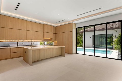 House in Miami, Florida 7 bedrooms, 481.23 sq.m. № 1818461 - photo 7