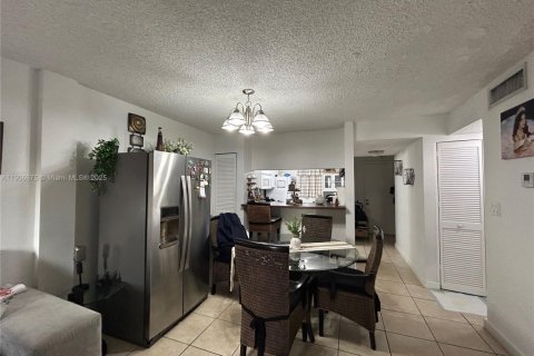 Снять в аренду кондоминиум в Майами, Флорида 2 спальни, 74.32м2, № 1963193 - фото 3